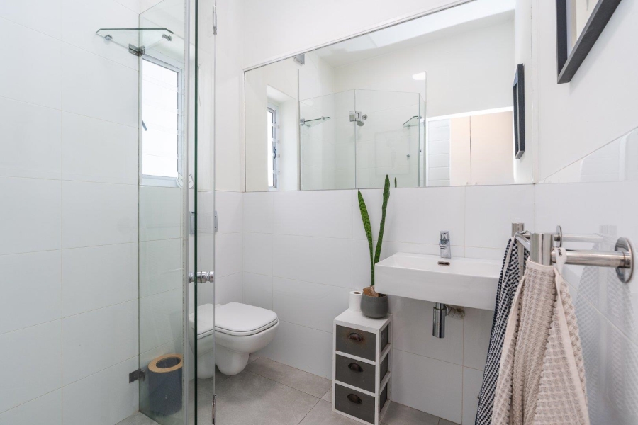 1 Bedroom Property for Sale in Vredehoek Western Cape